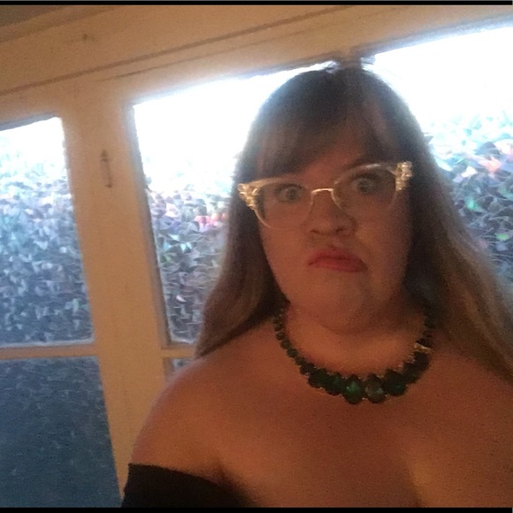 Meet your Posher, Erin - Picture 2 of 2